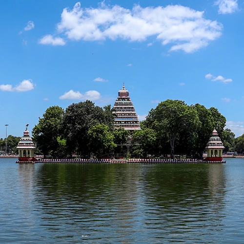 வண்டியூர் மாரியம்மன் தெப்பக்குளம்