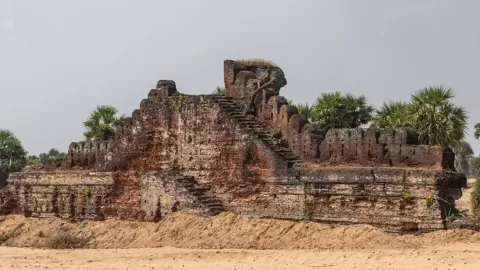 Alamparai Fort 