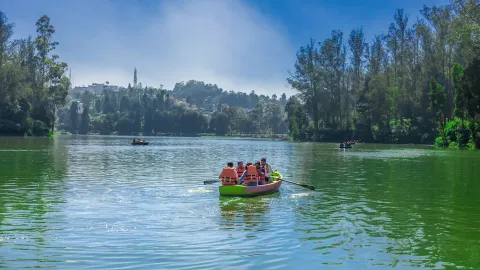 ஏரி - படகு இல்லம்